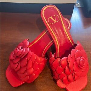 V Red Floral Kitten heels